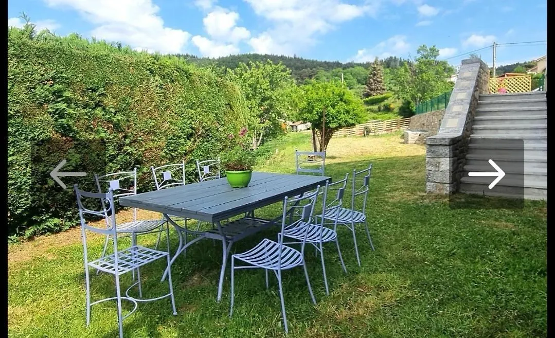 Le Temps Des Cerises Villa Saint-Georges-en-Couzan Holiday home