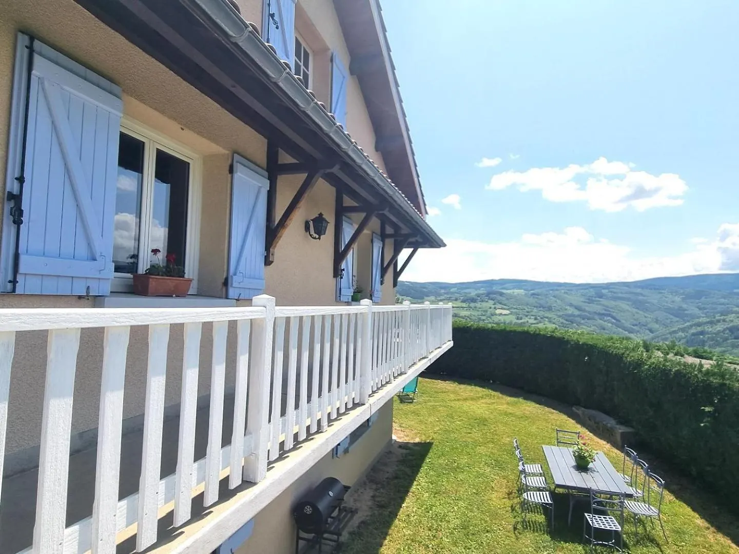 Holiday home Le Temps Des Cerises Villa Saint-Georges-en-Couzan